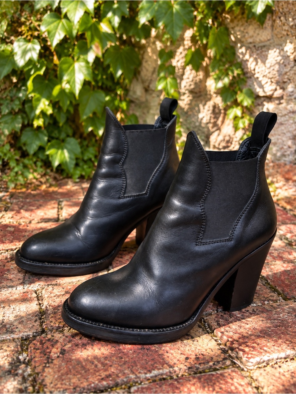 ACNE STUDIOS Black Leather Chelsea Scandinavian Pull On Ankle Boots, 37